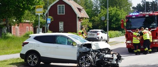 Kvinna åtalas efter olycka vid Örbäcken • For av vägen och in i träd 