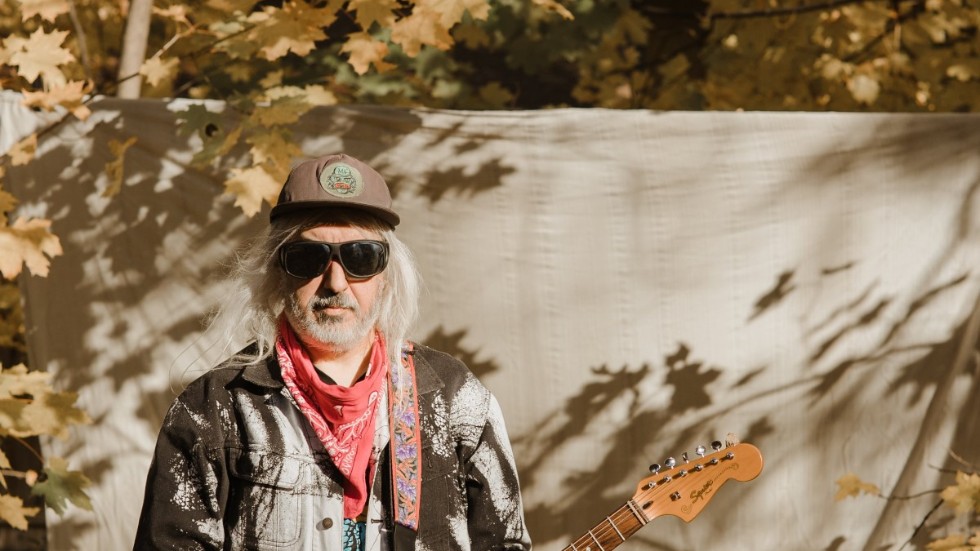 J Mascis saknar att spela ute. "Det är något att göra hela dagarna. Att spela är en anledning till att kliva upp ur sängen på morgonen", säger han. Pressbild.