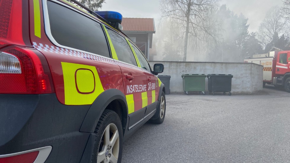 Efter två bränder på samma boende i Malmköping döms nu en kvinna.