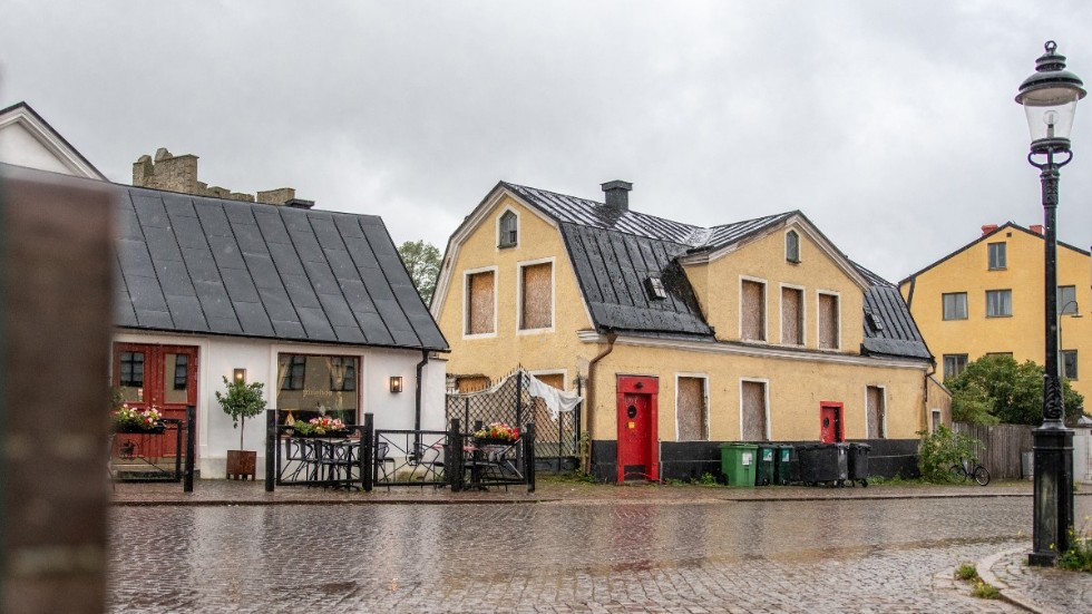 Tjänstemännen på samhällsbyggnadsförvaltningen tycker att politikerna i miljö- och byggnämnden ska avslå Roy Abdel-Ahads ansökan om att riva den gamla Kinakrogen på Södertorg. 
