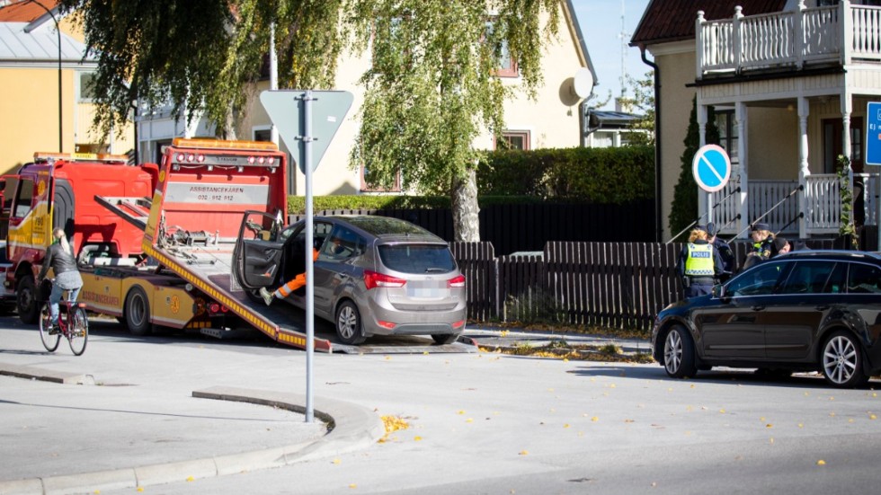 Två bilar kolliderade i korsningen Skolportsgatan-Schéelegatan i Visby på fredagseftermiddagen. 