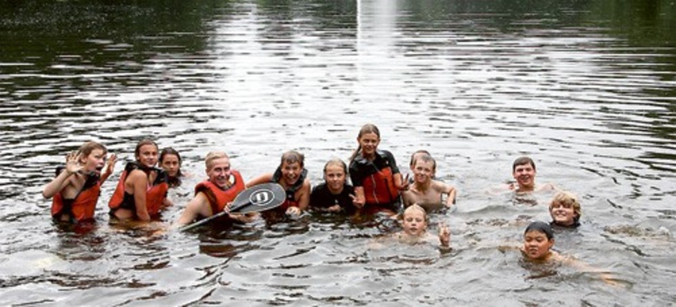 Sportis Camp är inne på sista dagen. Igår eftermiddag badade och paddlade ett gäng glada kanotister, trots regnet, i Stångån.