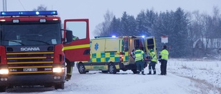 Halt väglag - bil körde ner i diket