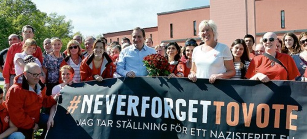 Dörrknackningsgruppen samlades under banderollen.