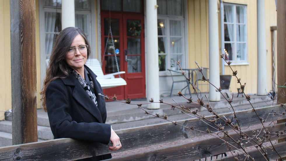 Lidhem herrgård är både jobb och bostad för Kristina Sjöberg. "När gästerna stojar tar jag gärna trappan upp och håller mig undan", berättar herrgårdsvärdinnan.