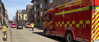 Larm om lägenhetsbrand var rök från eluttag