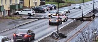 Flygande markduk skapade trafikstopp på Östermalmgatan