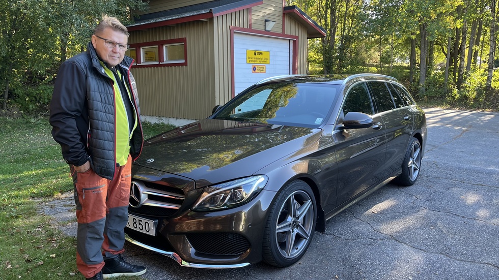 Daniel Eriksson, Annelund, anser att gräsklippning förstör lacken på bilen.