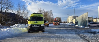 Maskin började brinna i industribyggnad