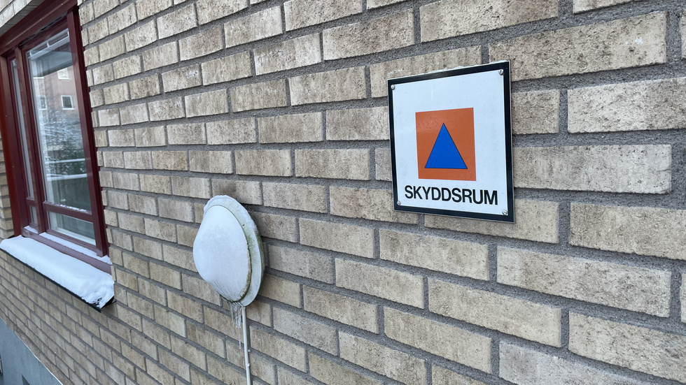 Var finns närmaste skyddsrum om man bor i något av de nya bostadsområdena i Västervik? Måste vi åka till centrum, undrar insändarskribenten.