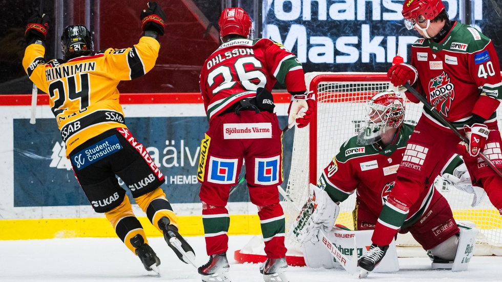 Luleå Hockeys Brendan Shinnimin jublar efter sitt powerplay-mål mot Modo. 