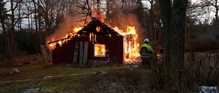 Här brinner stugan ner till grunden