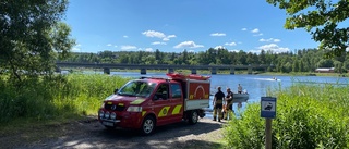 Hund ute på sjö räddades av räddningstjänsten