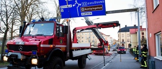 Nedblåst skylt stoppade trafiken