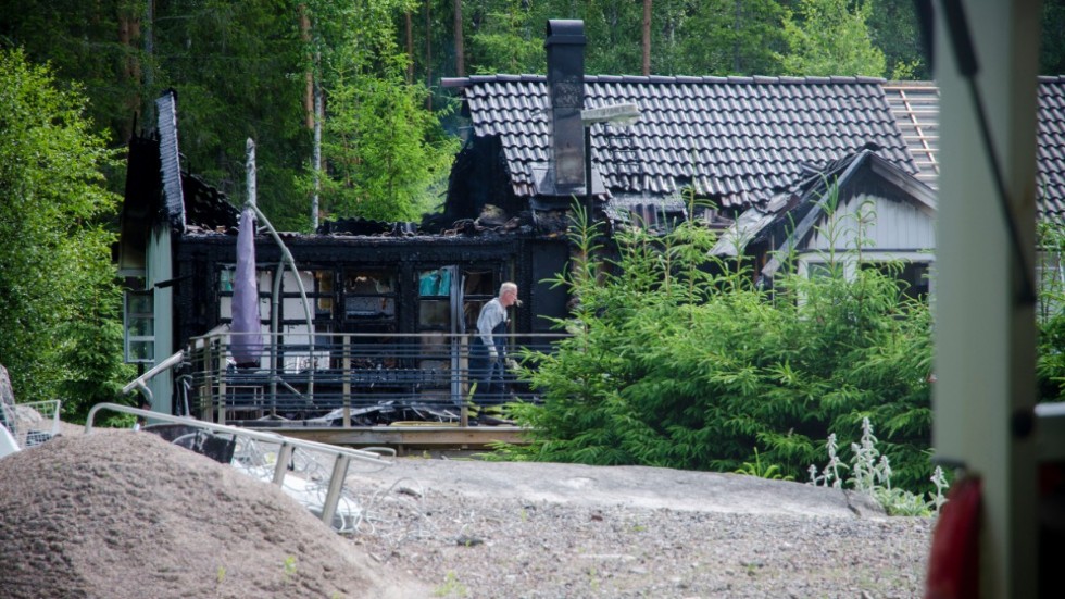 Det brann i en villa vid Sillekrog under söndagsmorgonen. Delar av huset totalförstördes.