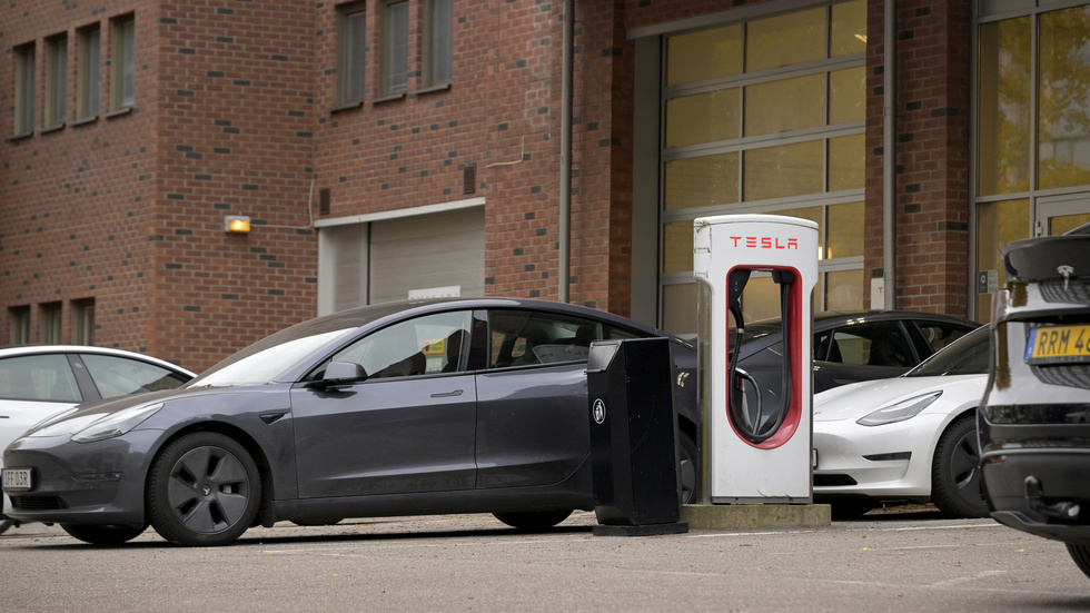 Teslabilar vid företagets servicecenter i Upplands Väsby. Arkivbild.