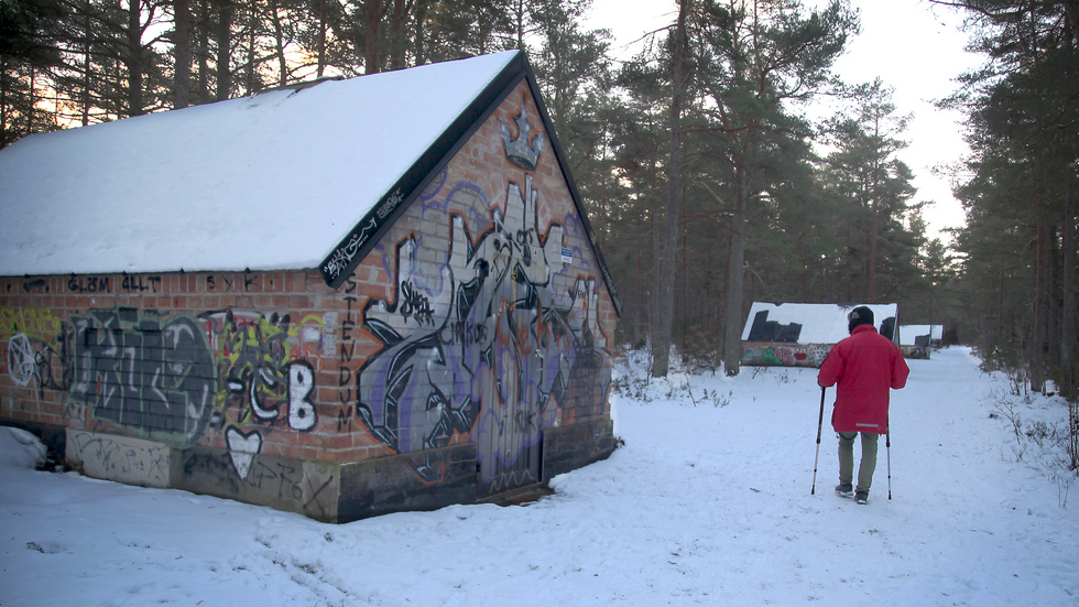 Pumparna vid Langs hage är i gång, men inget vatten går ut i ledningarna eftersom halterna av bakterier stundtals är för höga. Vattnet leds i stället i dagvattenledningar ut i Östersjön.