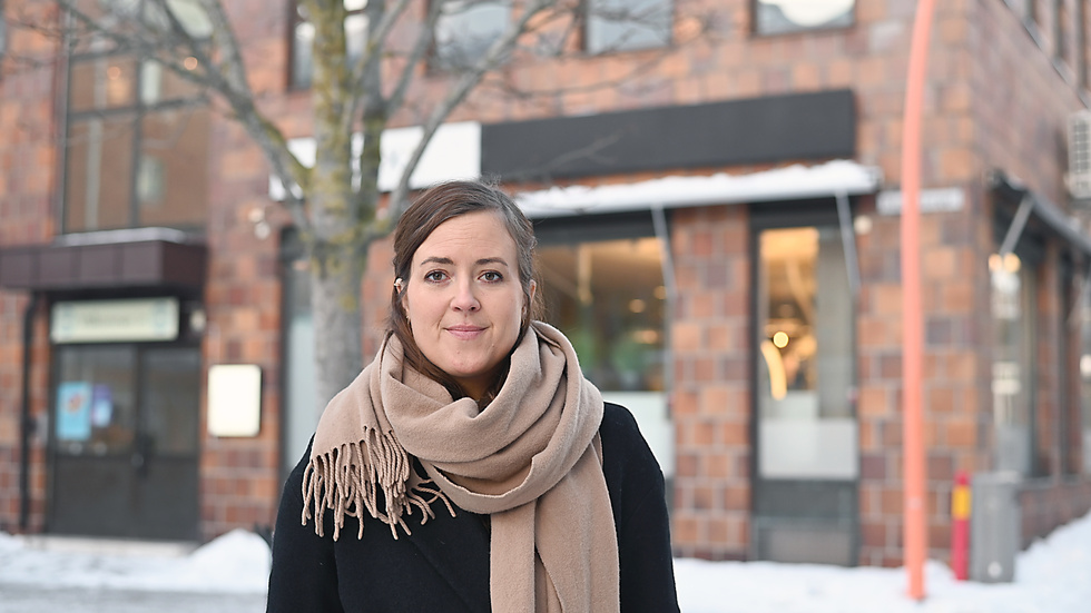 Jenny Sarfati driver en byrå som enbart tar sig an brottsoffren – aldrig förövarna.  Målet är att fler åtal ska väckas och att fler förövare ska fällas.