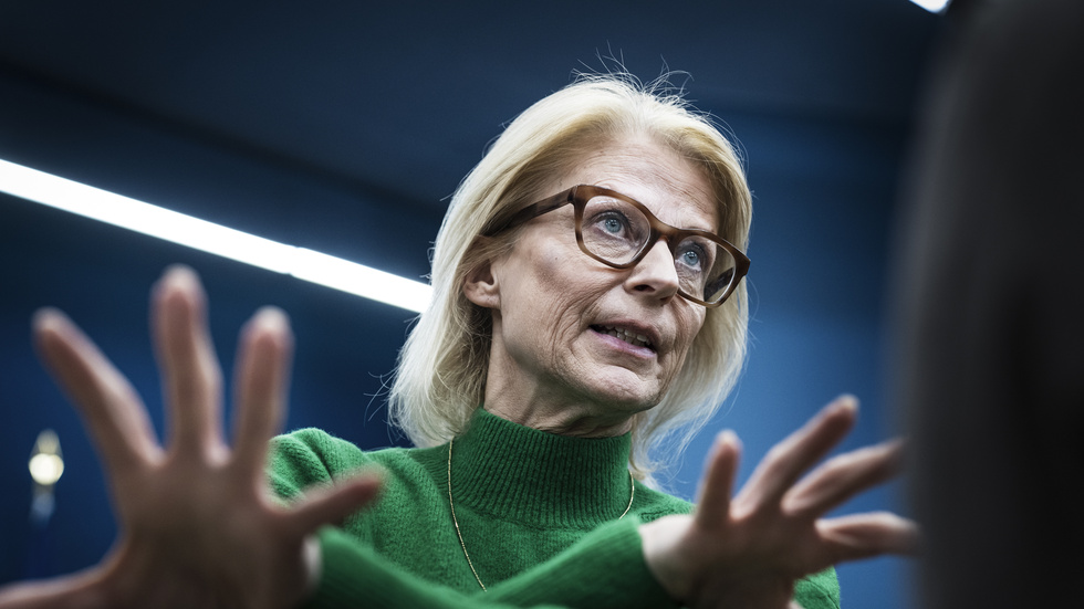 Insändarskribenten menar att jobbskatteavdragen gör att kommuner får avskeda personal. Här finansminister Elisabeth Svantesson (M) som lanserat flera av jobbskatteavdragen. Arkivbild