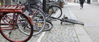 Rensar centrum på trafikfarliga cyklar