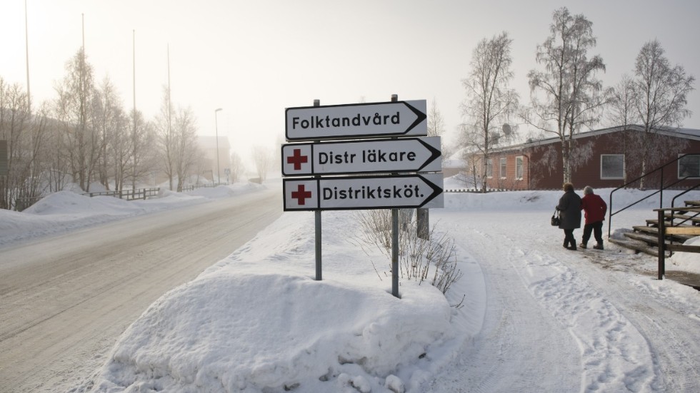 För en resa till distriktssköterskan i Karesuando kan färdtjänsten komma körandes ända från Kiruna, en resa på 18 mil, enkel väg. 
