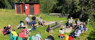 Spontanträff vid sommarkiosken för PRO Norrfjärden