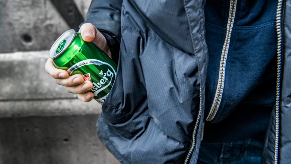 "Som förälder kan du göra stor skillnad när det gäller att försena alkoholdebuten" skriver debattskribenterna.