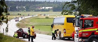 Lindrigt skadade i bussolycka