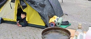 Skattjakt runt torget för stora och små