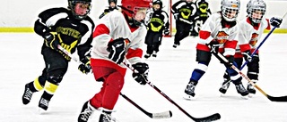 Historisk hockeymatch för tjejer