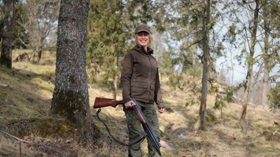 För 13 år sedan startade Elin och hennes make Marcus företaget Nääs kött och vilt. De har båda ett brinnande intresse för jakt, något som Elin dock väljer att benämna som en livsstil. 