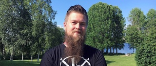 Han öppnar bygdens första tatueringsstudio