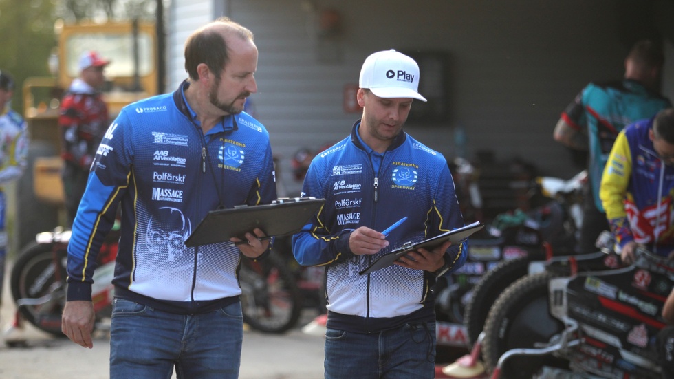 Piraternas lagledarduo Anders Bylin och Daniel Davidsson har fortfarande tre platser att fylla i truppen. En månad har de på sig att få in tre förare till.