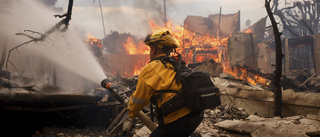 Historiskt stor brand rasar i Los Angeles