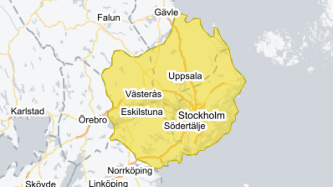SMHI varnar för snö och stök på vägarna
