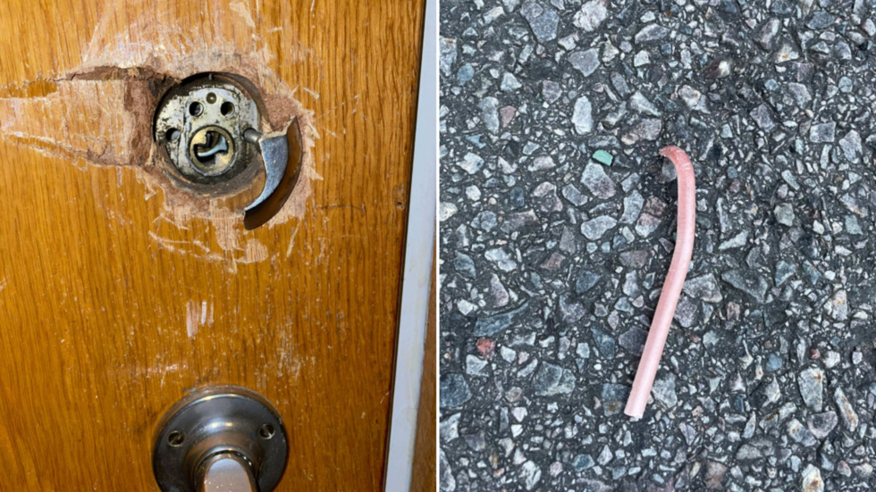 Låset var redan vandaliserat. Mannen kunde ta sig in i kvinnans lägenhet med en plastbit från en räfsa som verktyg.