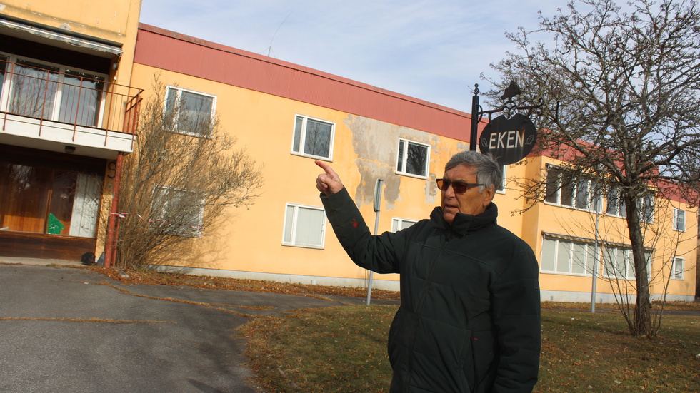 Håkan Carlsson bekräftade på måndagen att Videslätt Holding kommer att köpa den omtalade fastigheten Eken i Vimmerby. Planen är att bygga lägenheter.