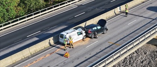 Trafikproblem på E4 efter att bilar krockat på Norsholmsbron