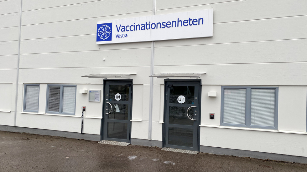 Vaccinationsenheten i Motala lades ner vid årsskiftet då Region Östergötland tvingades göra flera stora besparingar. Men vad som händer med lokalerna är oklart. Hyreskontraktet löper till och med år 2033.