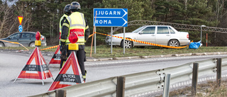 Trafikolycka vid Ica Maxi-rondellen – bil körde in i lyktstolpe