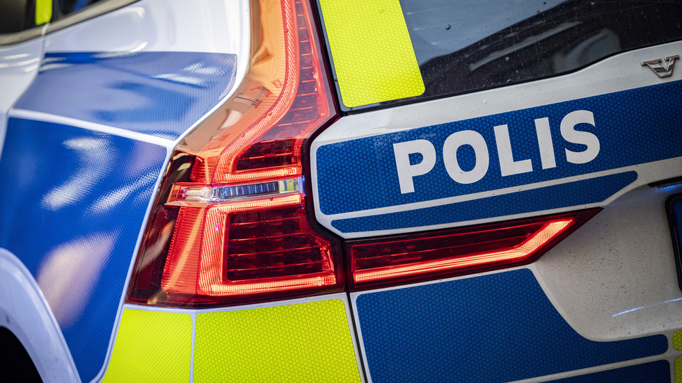 Polis skickades under tisdagen till en skola i Hultsfred efter att misstänkt narkotika hittats. 
