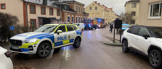 Brand i lägenhetshus – stort räddningspådrag