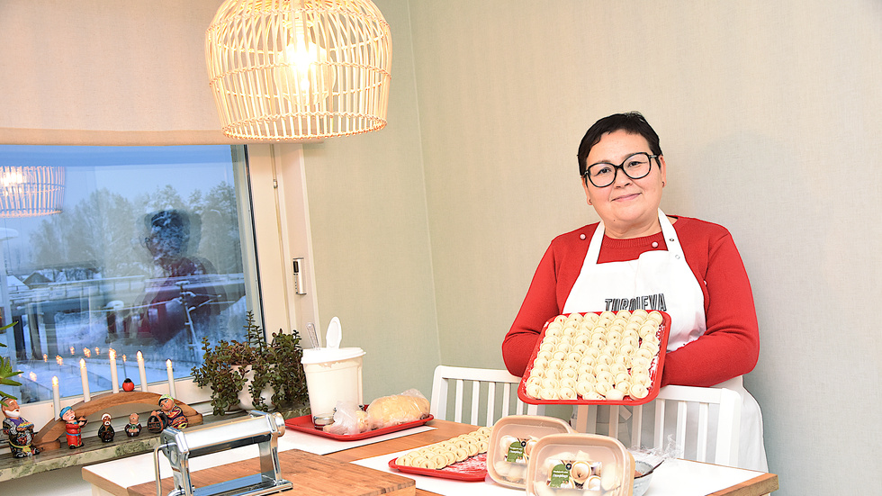 Familjen Turdieva med mamma Maria och mästerkocken Nazuk Turdieva i spetsen är involverade i årets upplaga av Musikhjälpen med temat - Ingen ska behöva dö av hunger. Tillsammans har de gjort dumplings. Deras insamling stöds genom sponsring av Lyckas med mat, Kungsörnen, Martin och Servera, Niemi bil, Ica kvantum Boden, Team Sportia Boden och NorrlandsVilt.