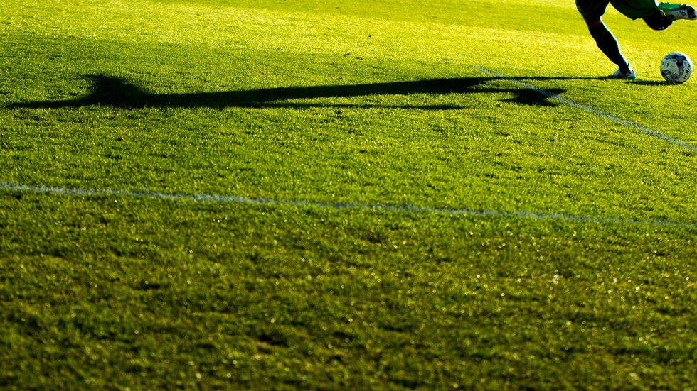 Tre spelare misshandlades efter matchen i division 4. Nu läggs utredningen ned på grund av bristande bevis.