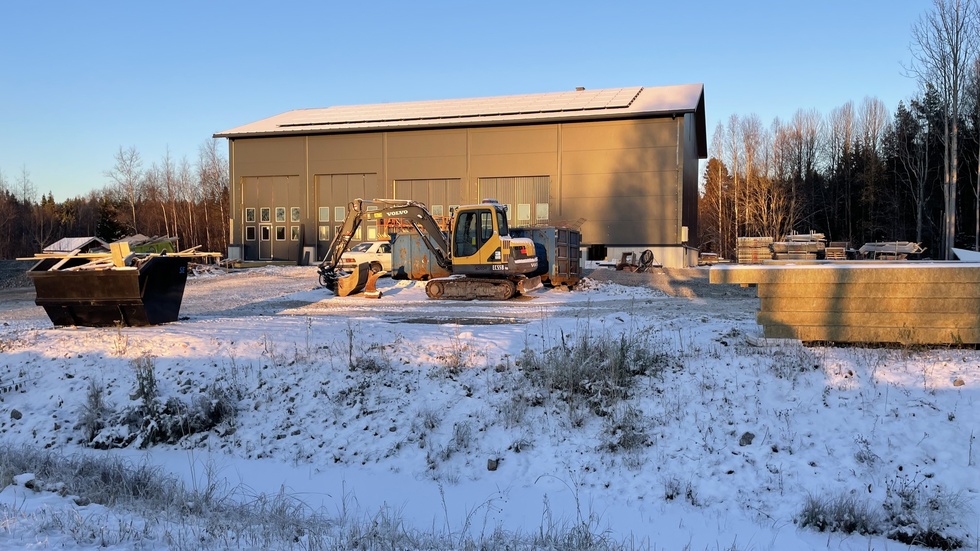 Garaget på Fårön byggdes utan giltigt bygglov. Trots detta avslutar kommunen ett tillsynsärende som kunde ha inneburit vite för fastighetsägaren eller i värsta fall åläggas att riva byggnaden. (Arkivbild)