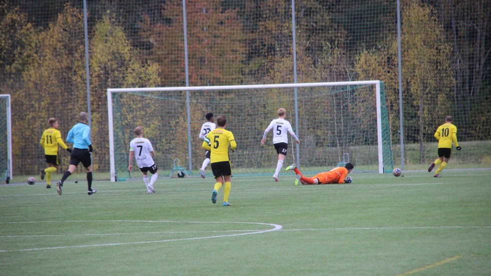Fanna föll tungt mot Bälinge, och jag kan inte minnas att jag sett något liknande på en fotbollsplan.