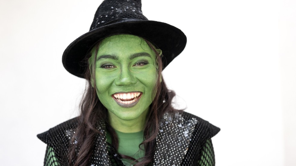 Feline Andersson spelar Elphaba i musikalklassikern "Wicked" på Göteborgsoperan.