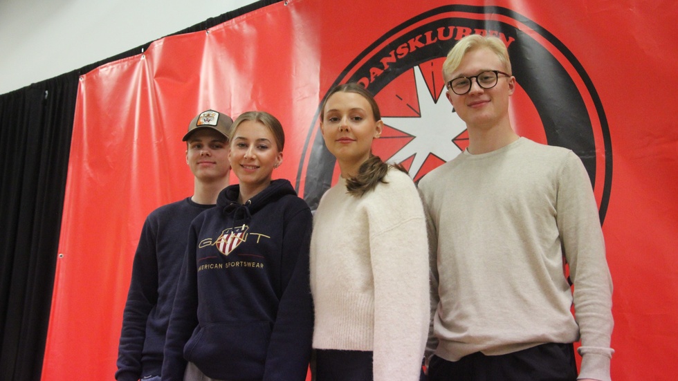 Ena bugg och swings Felix Freidman, Lina Granö, Amanda berglind och Valdemar Selgeryd fotograferade i klubbens danslokal inför VM.