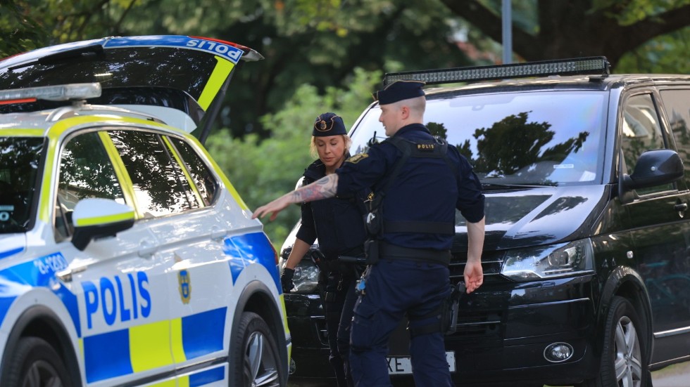 Polisen var på plats på en adress i Uppsala tidigt under måndagsmorgonen.