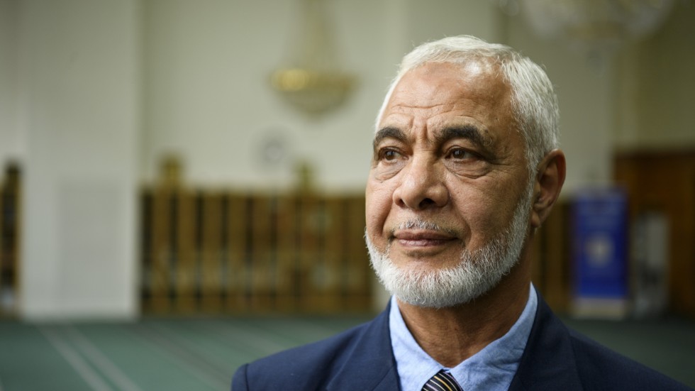 Imamen Mahmoud Khalfi efterlyser dialog och konkreta handlingar för att lugna situationen.